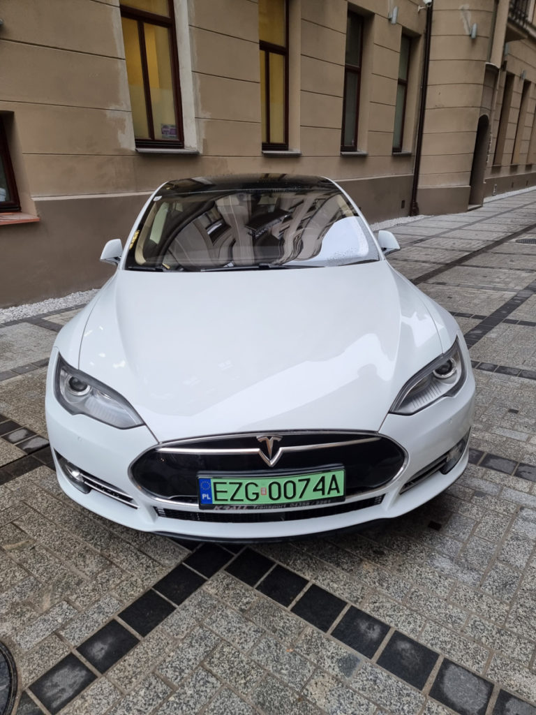 Green-Cab-Taxi-Green-przejazdy-VIP-Tesla-3
