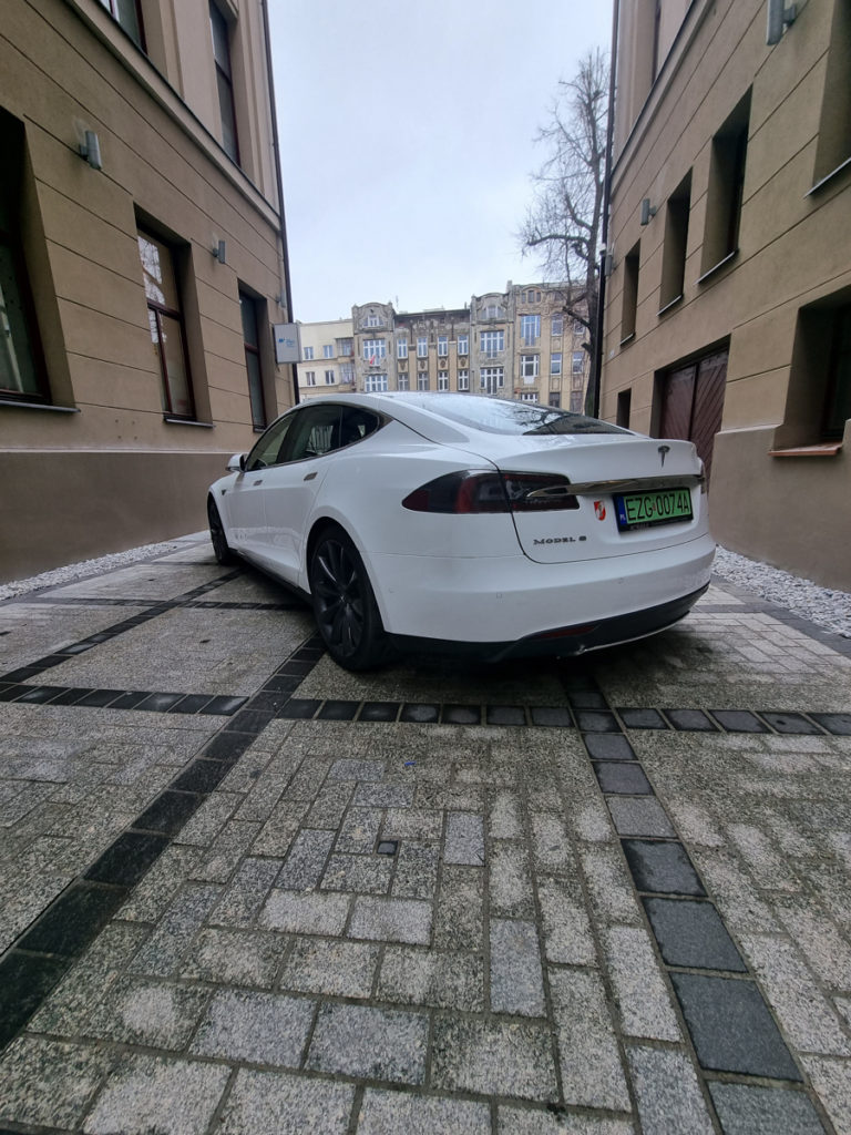 Green-Cab-Taxi-Green-przejazdy-VIP-Tesla-5